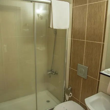 מלון Grand Merin Airport 3*