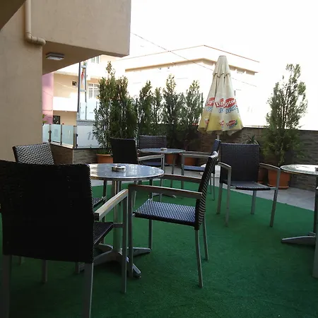 Grand Merin Airport מלון